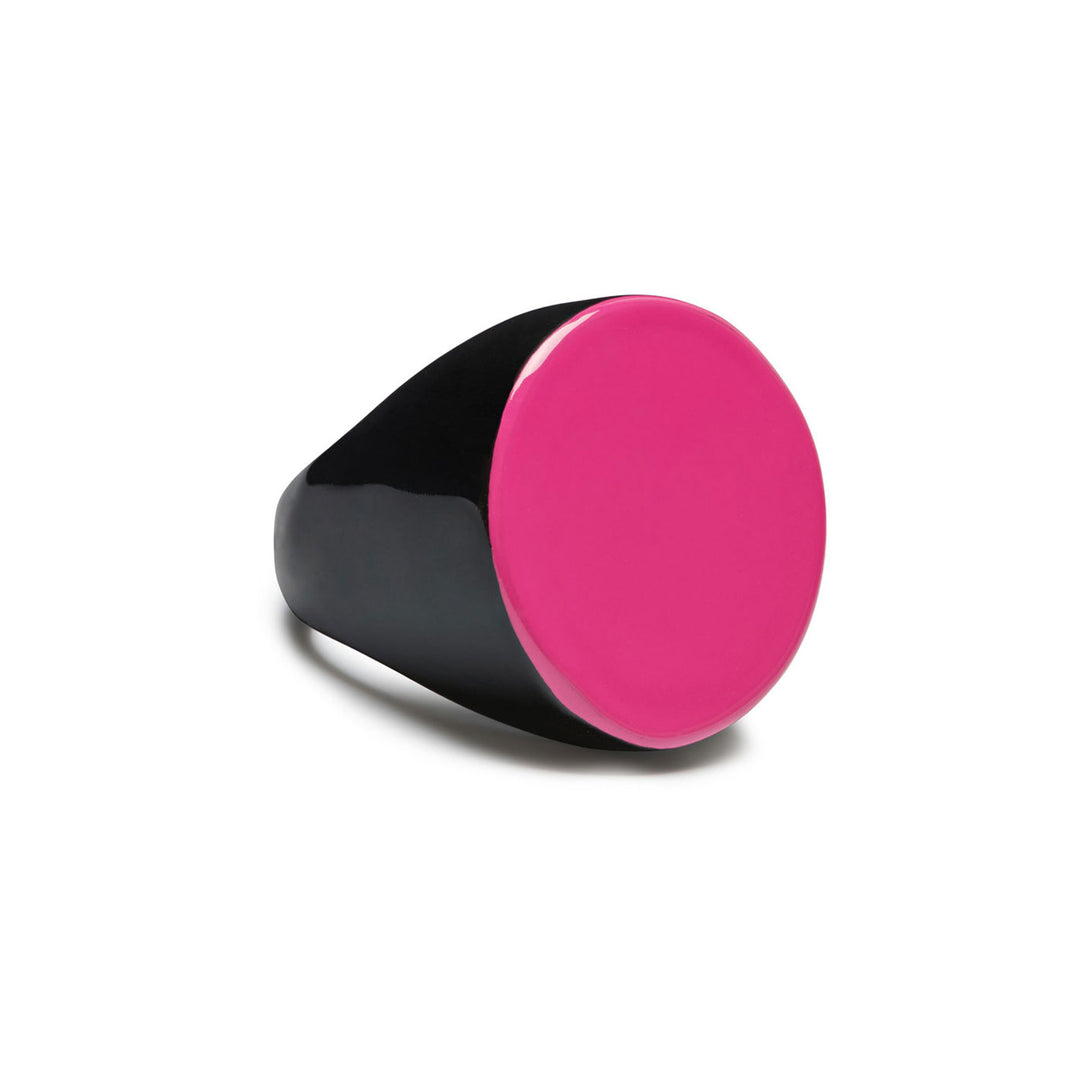 Branch Jewellery round horn statement cocktail ring with natural black horn base and a smooth fuchsia pink lacquered round top.