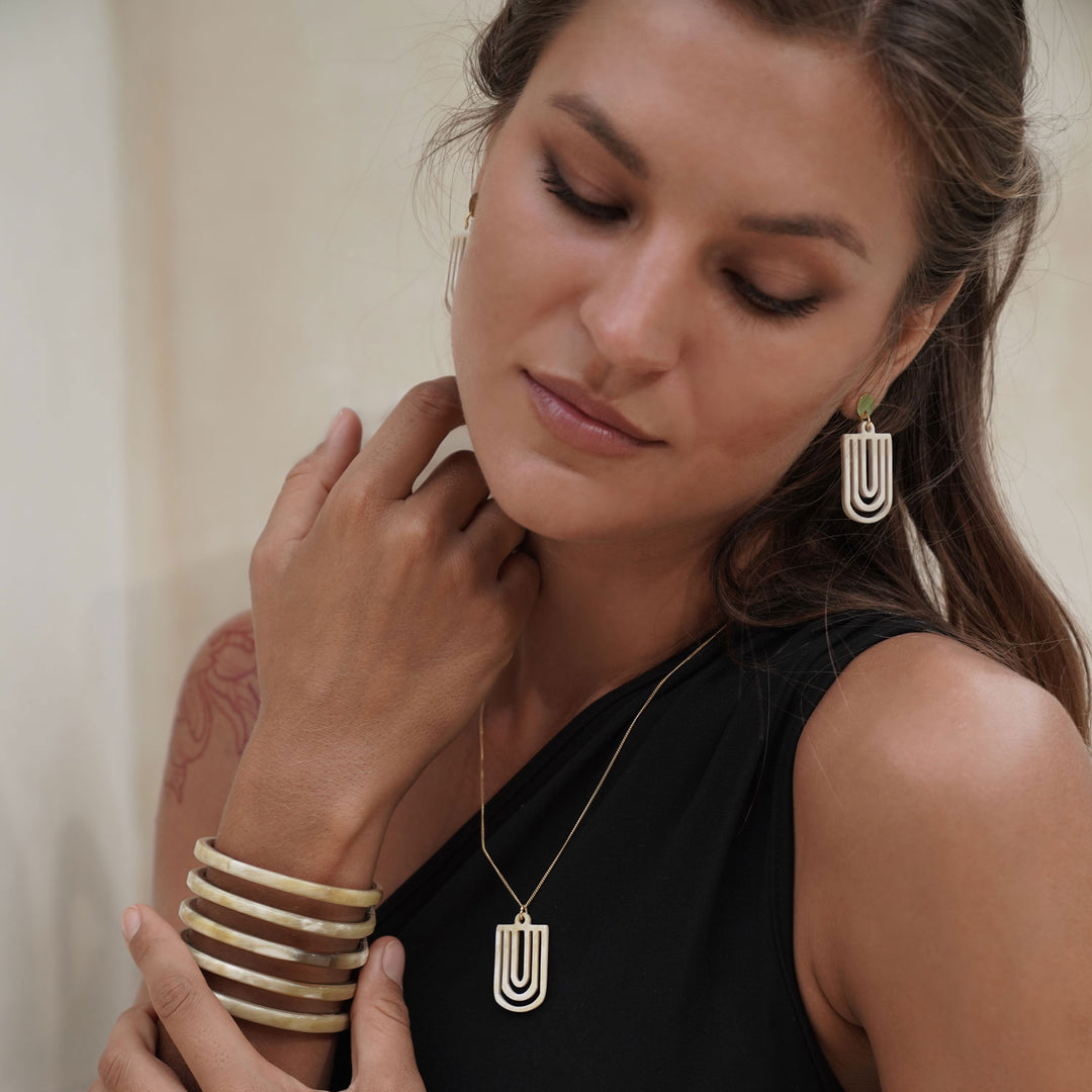 White Natural horn cut-out chandelier earrings - Silver