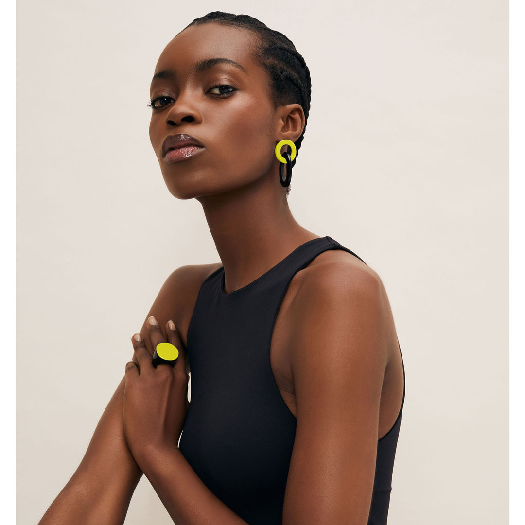 Branch Jewellery - Chartreuse and black lacquered round horn ring