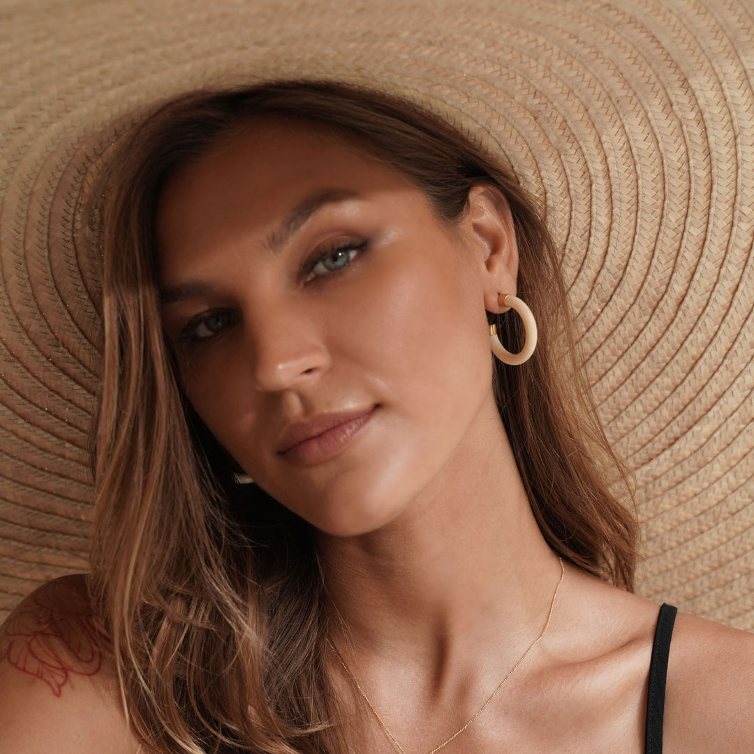 Small White Wood rounded hoop earring - Gold plate