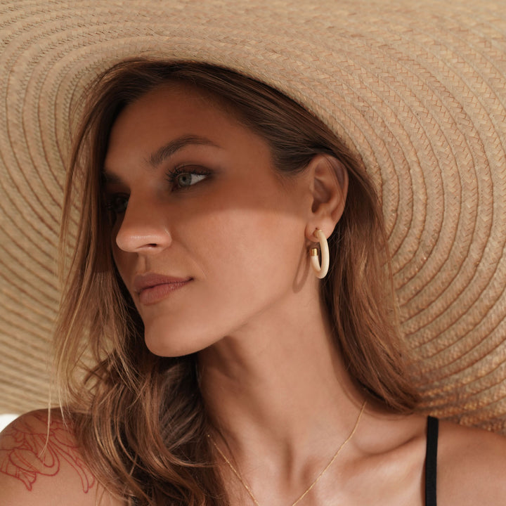 Small White Wood rounded hoop earring - Gold plate