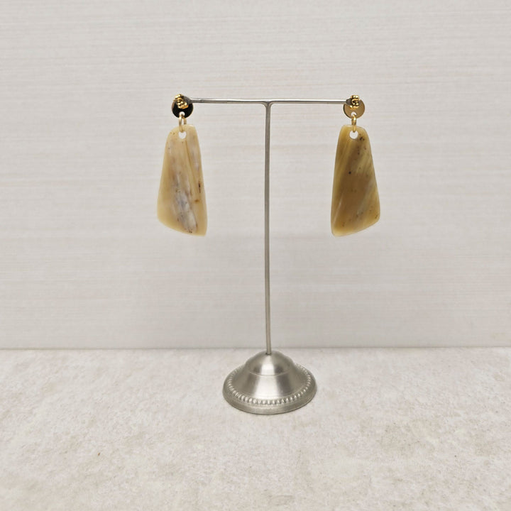 White Natural Horn shaped drop earring - Gold