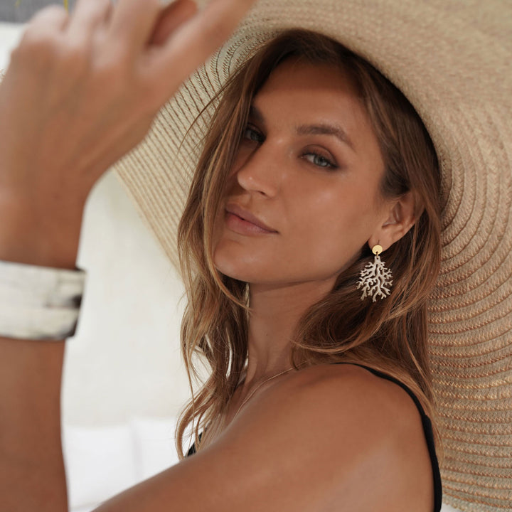 White coral shaped earring - Gold