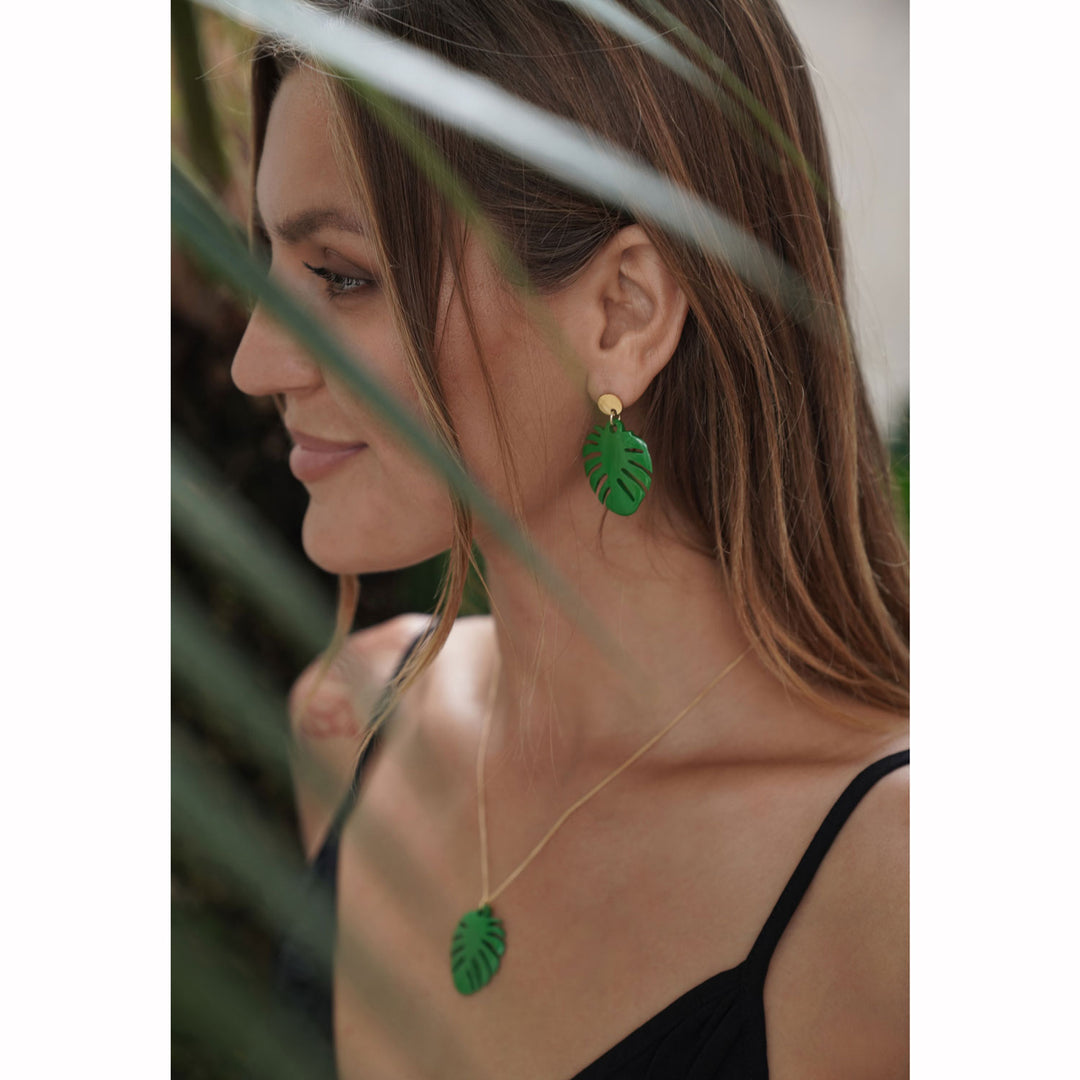 Green horn tropical leaf earring - Gold