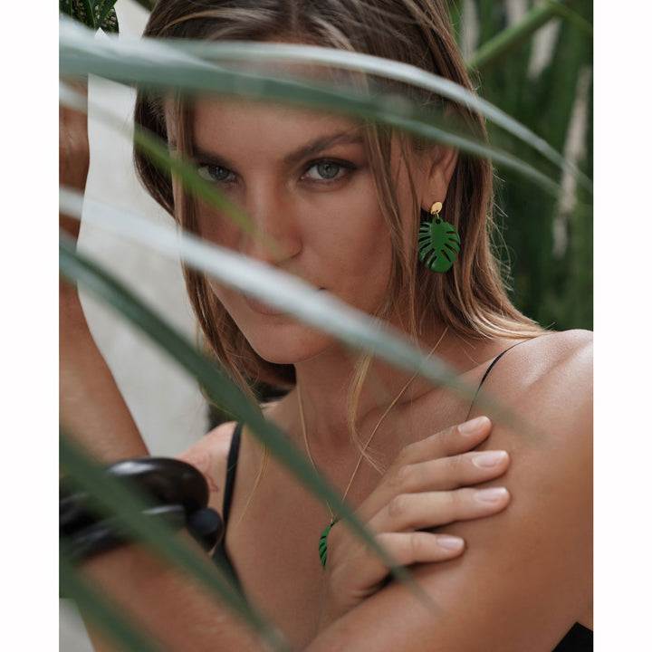Green horn tropical leaf earring - Gold
