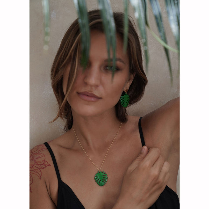 Green horn palm leaf pendant - Gold