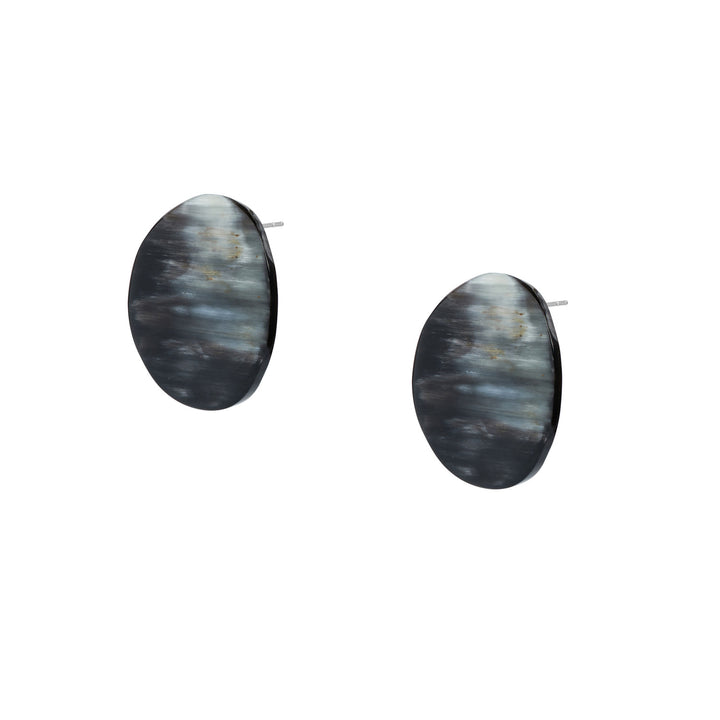 Black natural curved stud earrings