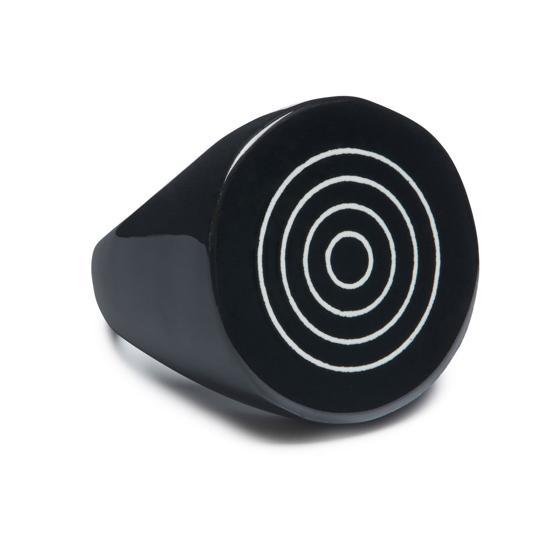 Round black lacquered with circle design buffalo horn ring