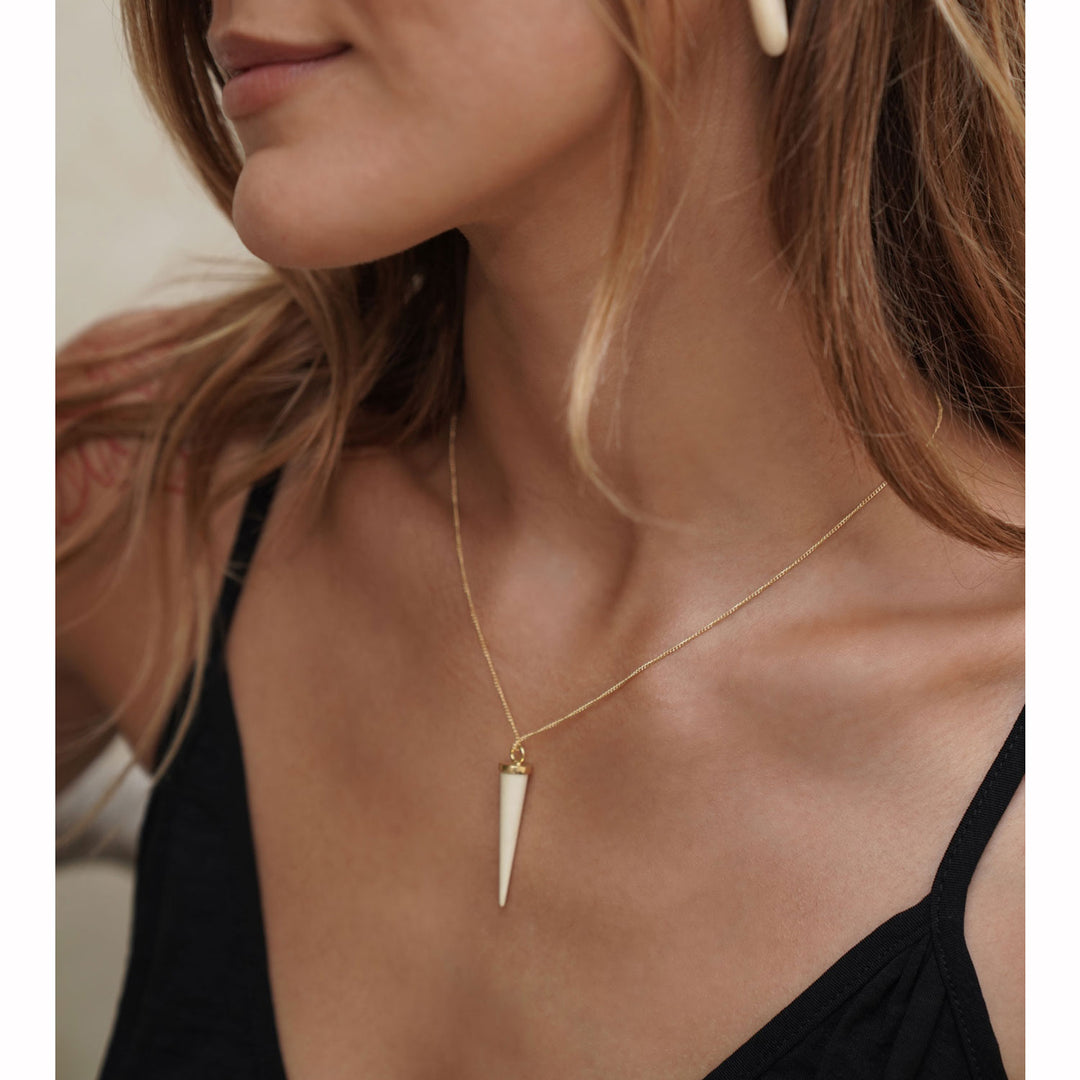 White wood round spike pendant - Gold