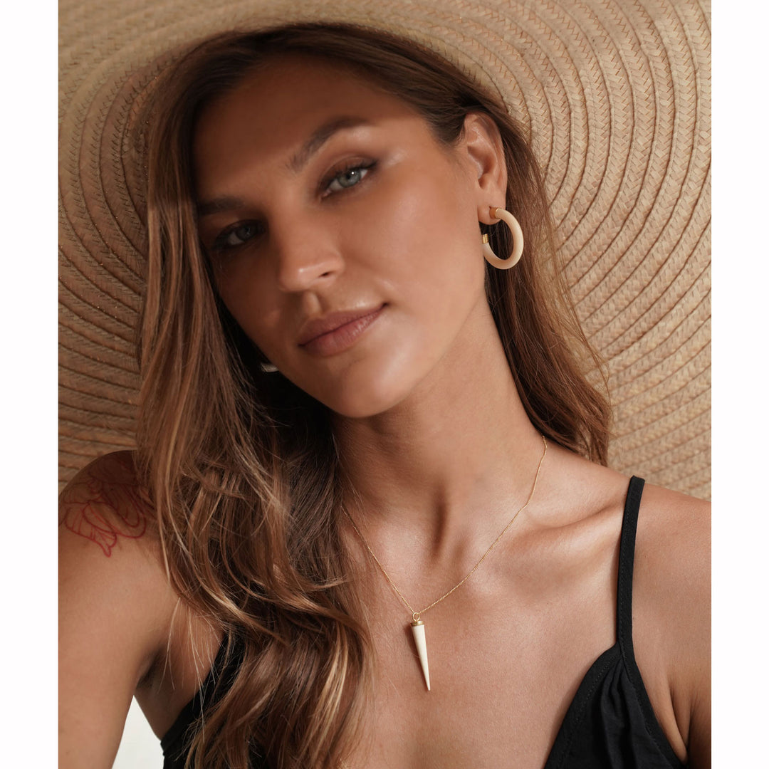 White wood round spike pendant - Gold