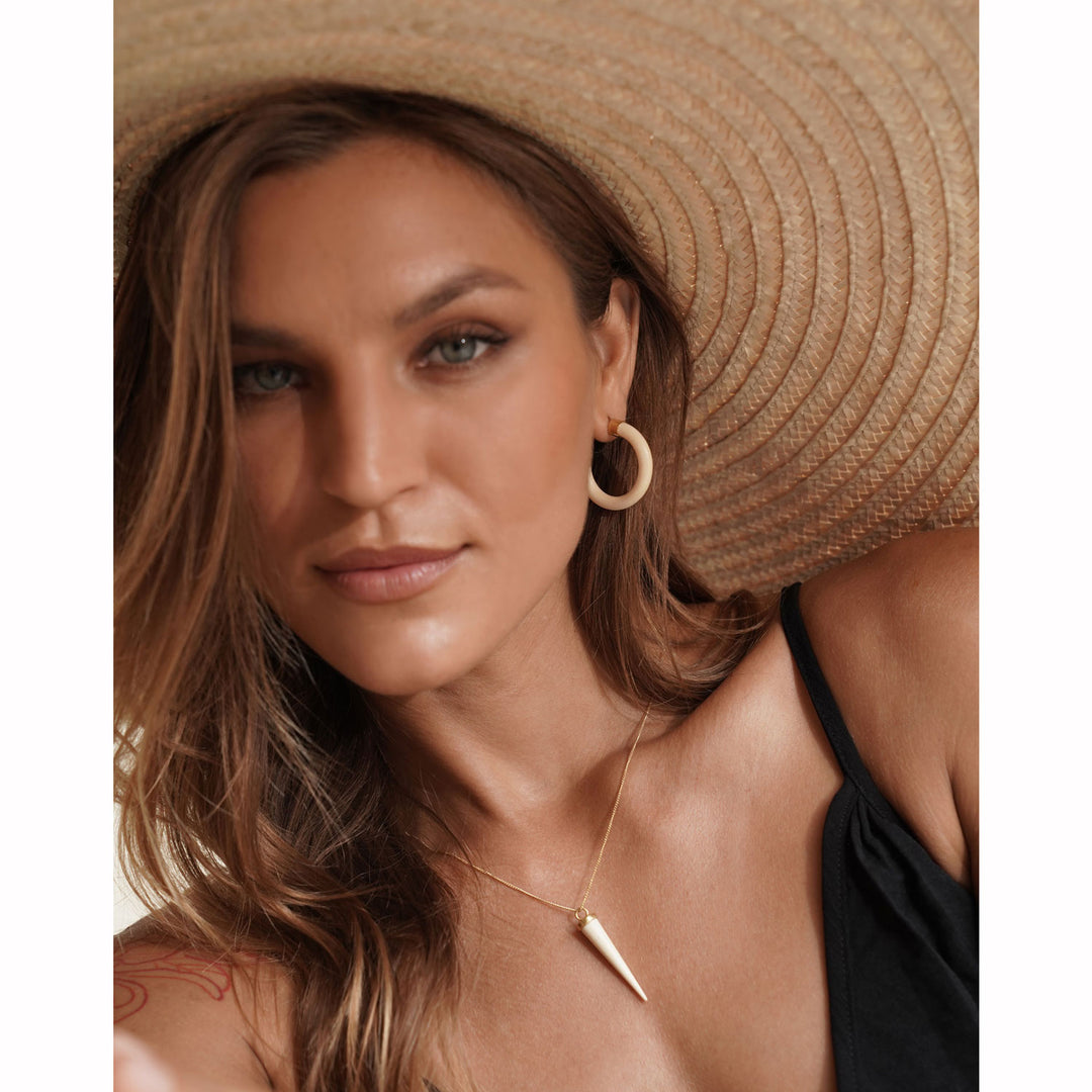 White wood round spike pendant - Gold